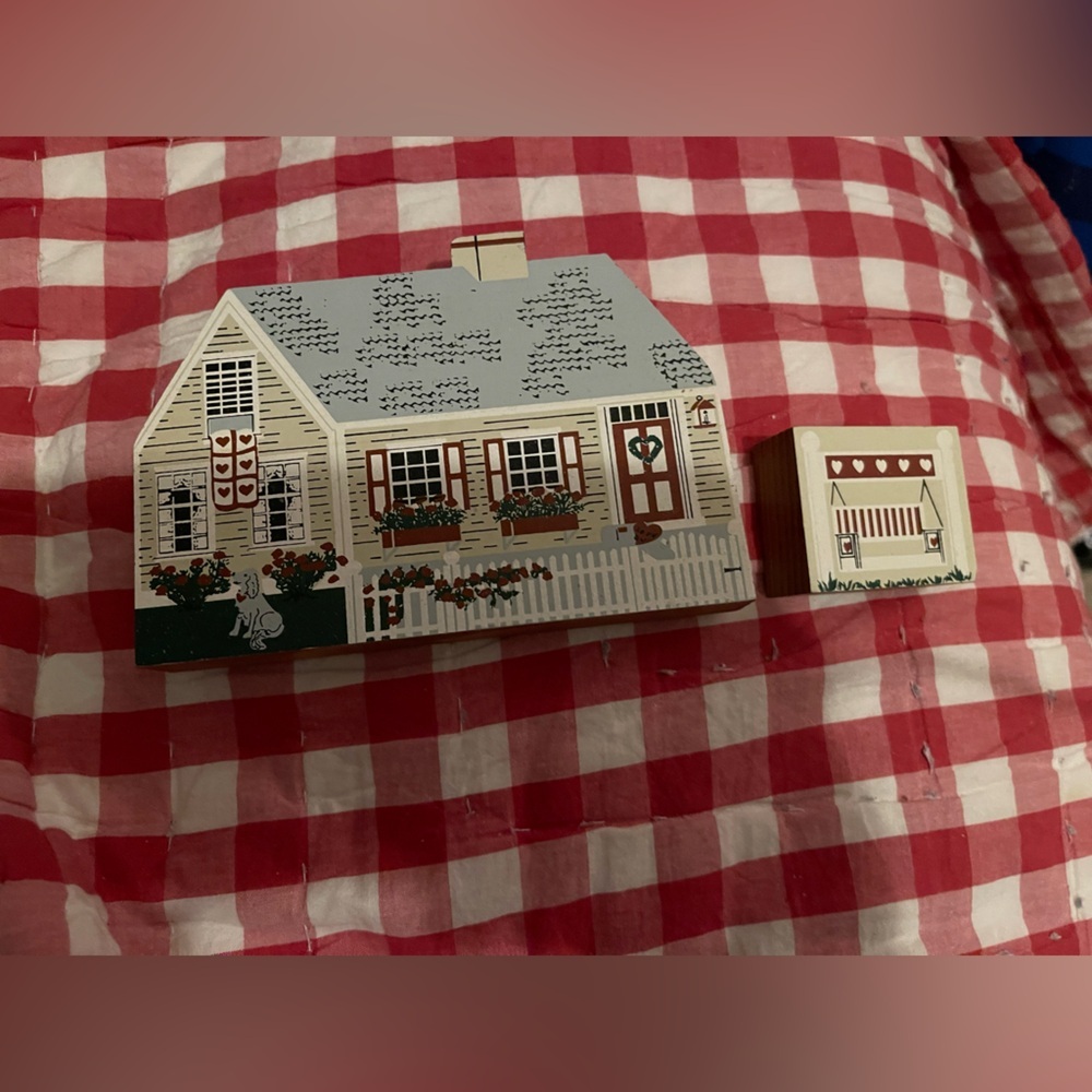 Charming Cottage Wooden Decor Set Valentine’s Themed